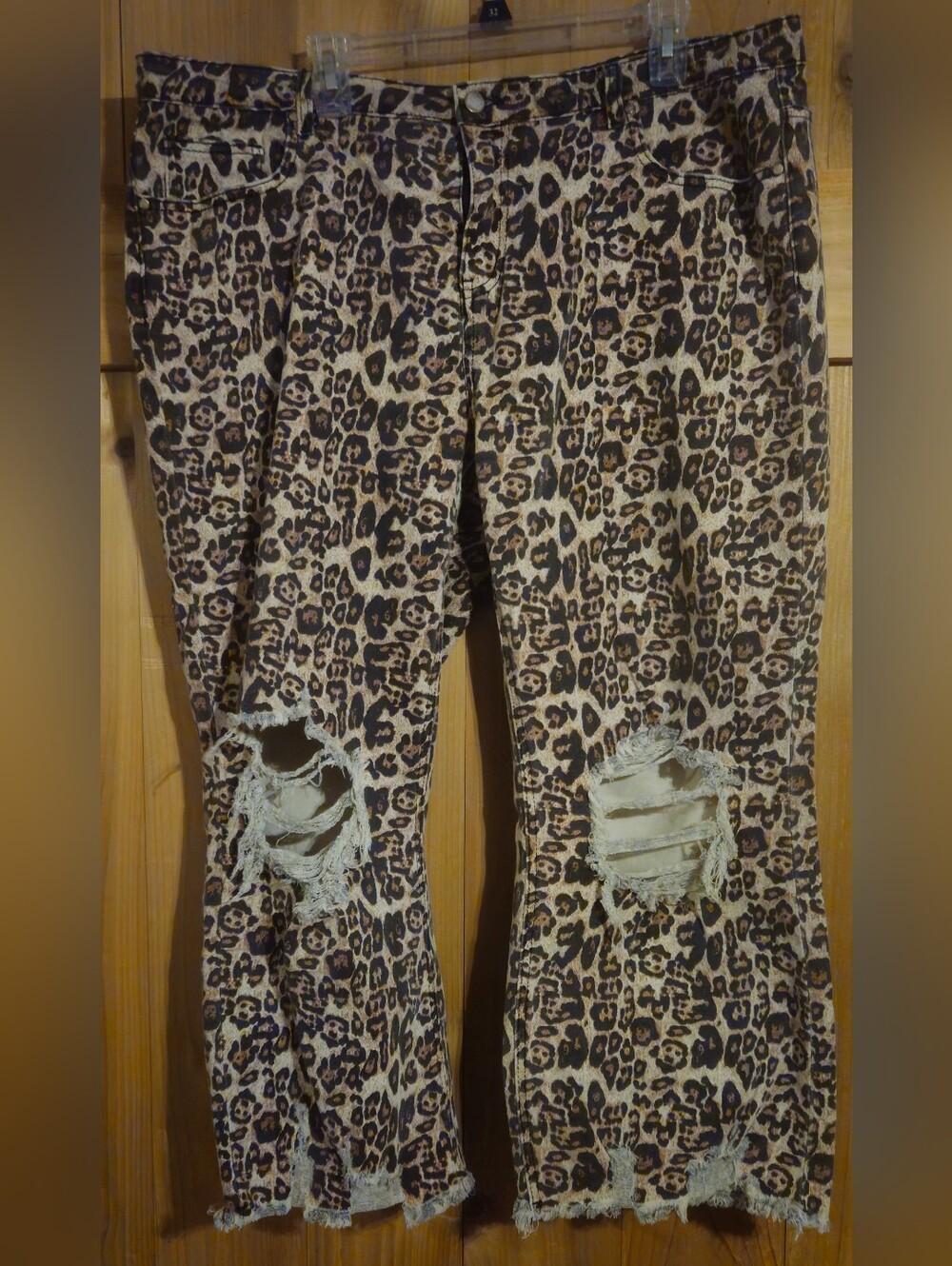 Hear Me Roar Leopard Print Cropped Distressed Women’s Jeans (16-18) - Picture 4 of 6